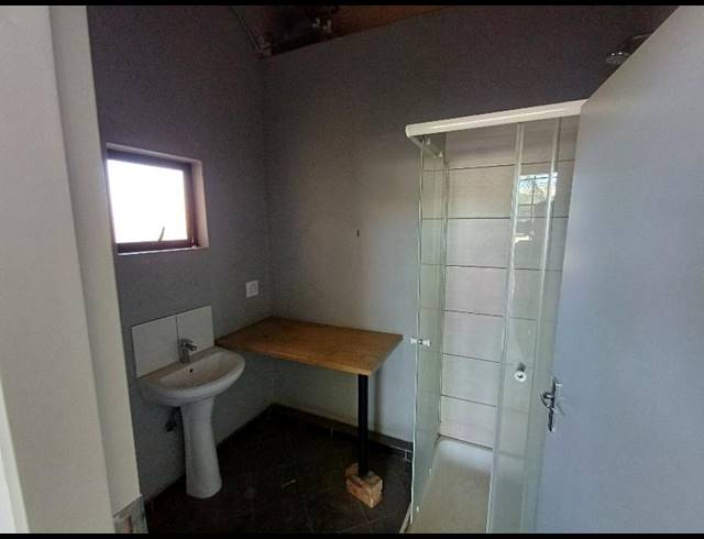 BUSINESS PROPERTY TO RENT IN LOUWLARDIA